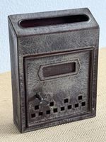 Schöner kleiner antiker Briefkasten Metallbriefkasten