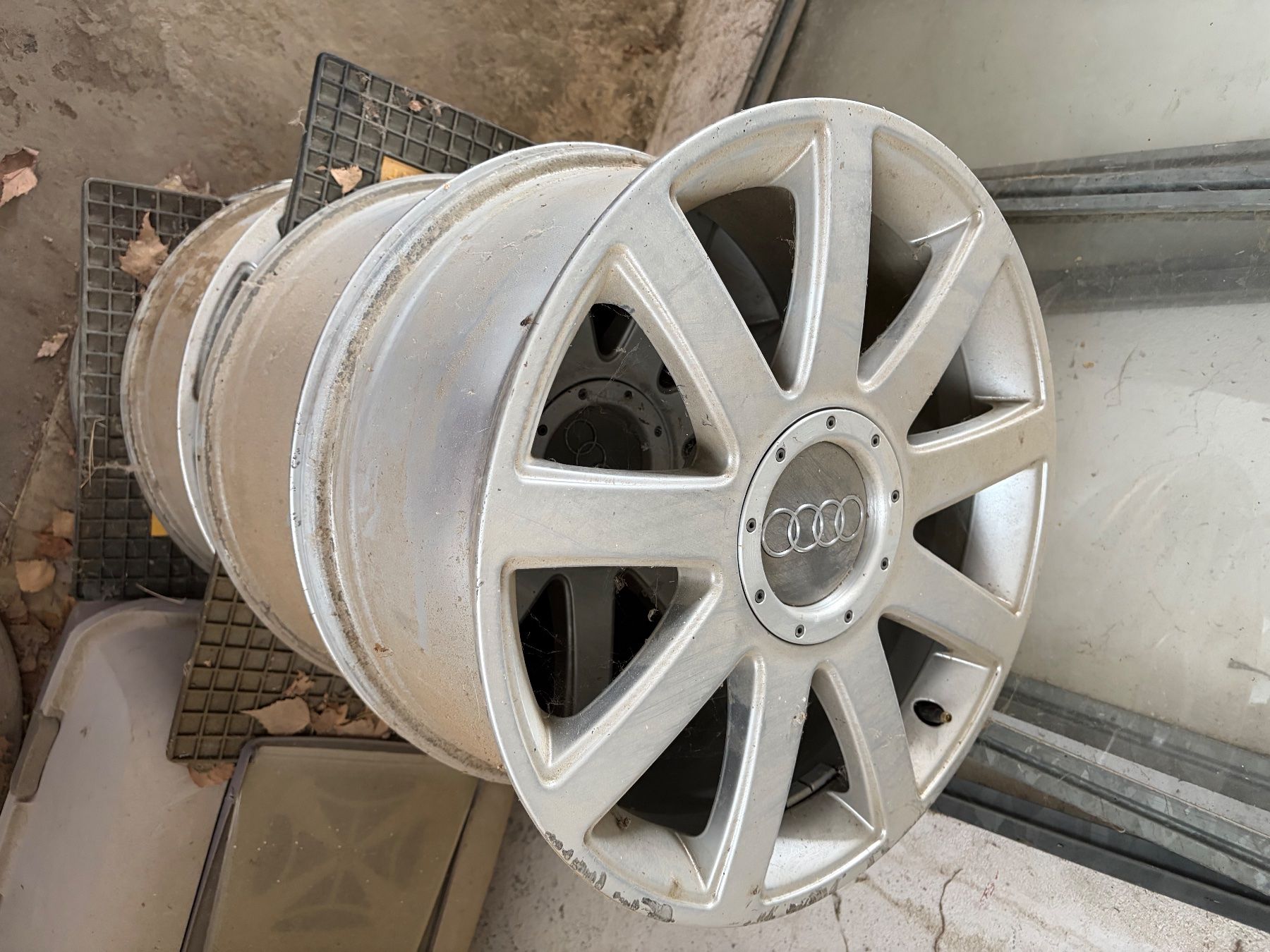 Audi Cerchioni: Original Audi Felgen 18 Zoll – Usato da Chésopelloz venduto da JPokorny93 1