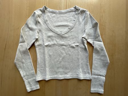 T-shirt manches longues gris clair, taille S – comme neuf