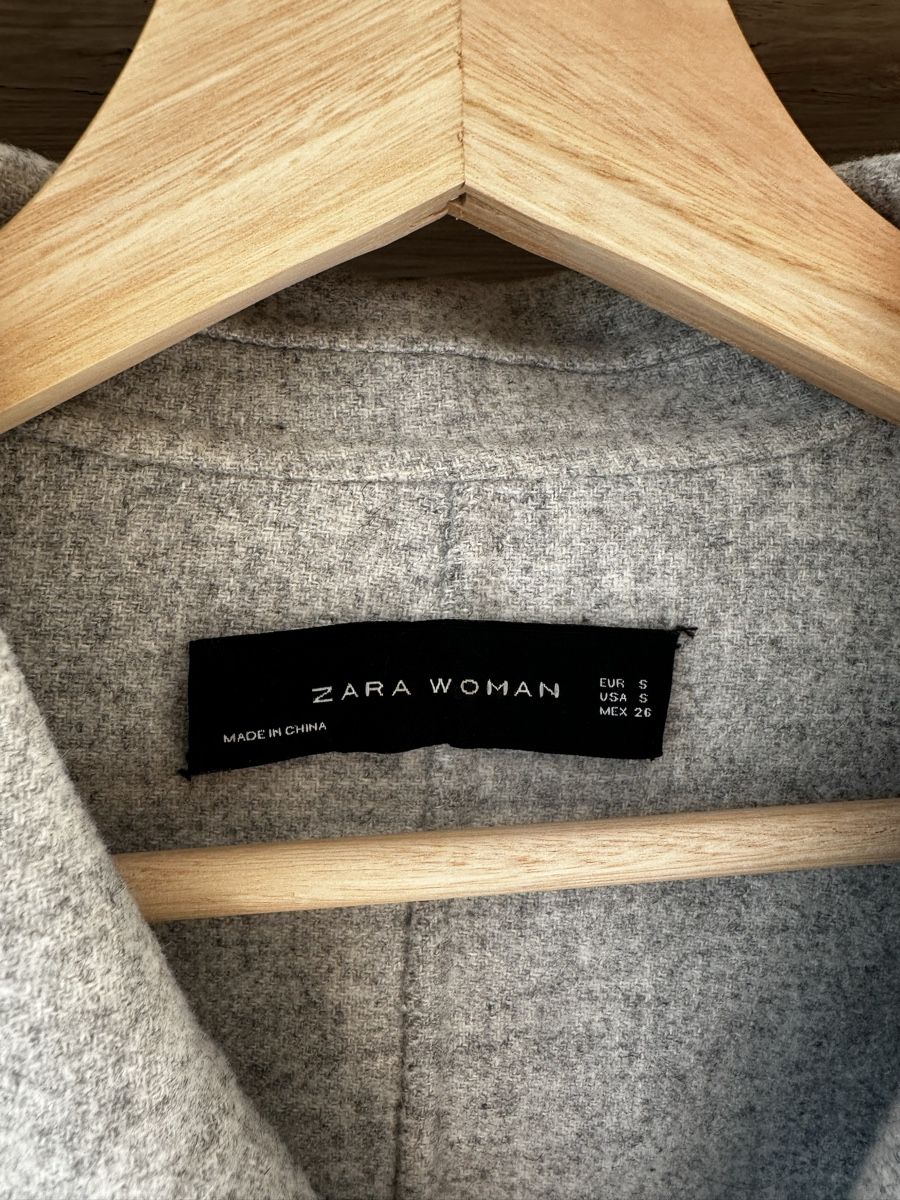 Zara Giacche: Veste sans manches grises hand made S – Nuovo (secondo la descrizione) da La Croix (Lutry) venduto da secondhandZara 1