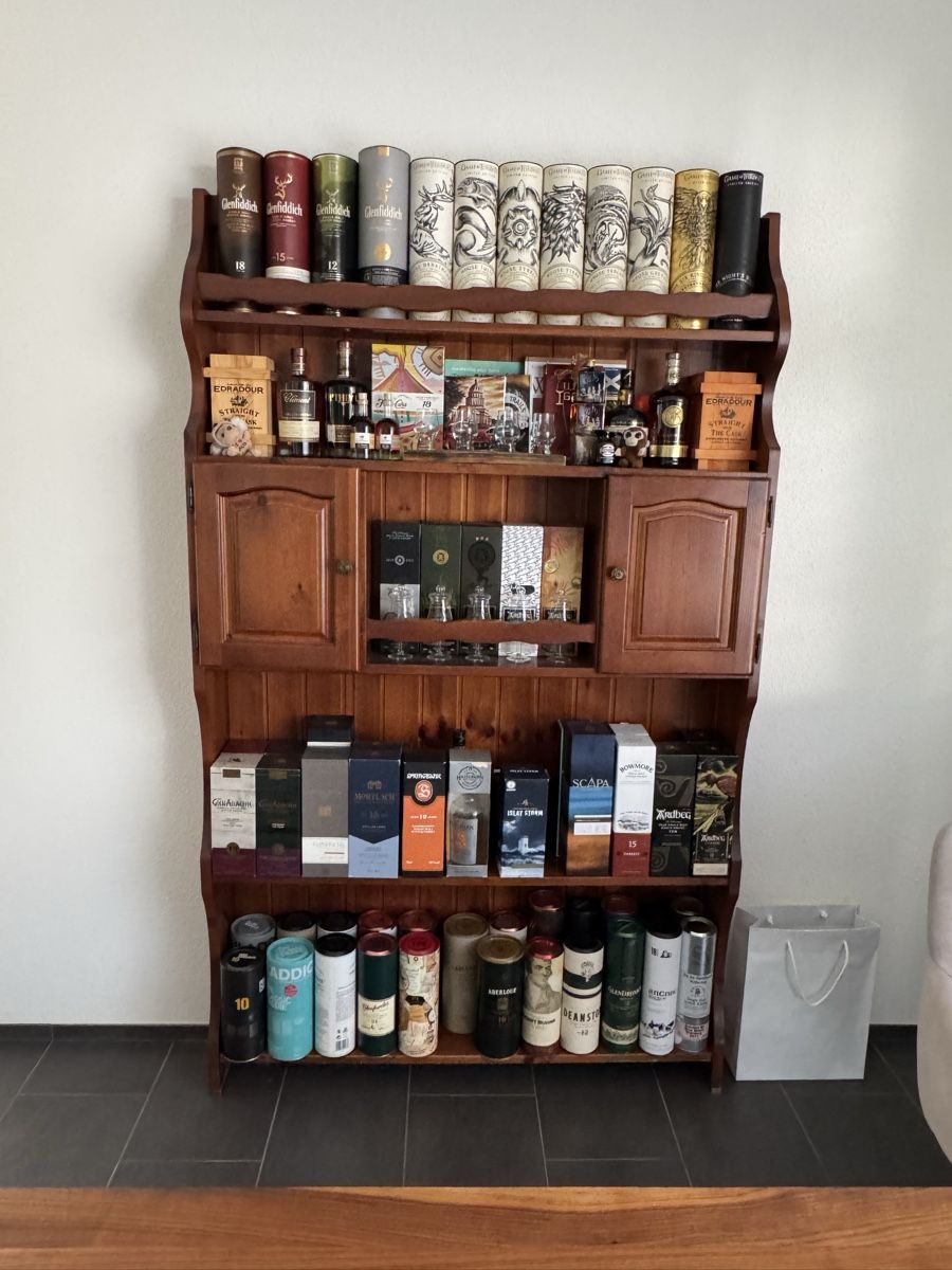 Regale: Buffet Schrank Bar Whisky – Gebraucht aus Oftringen von Trainer90