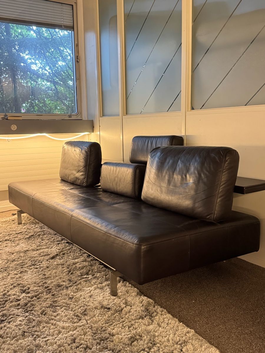 Rolf Benz Divani: Rolf Benz 3-Sitzer-Sofa, schwarzes Echtleder – Usato da Fehraltorf venduto da Sofalab.swiss 2
