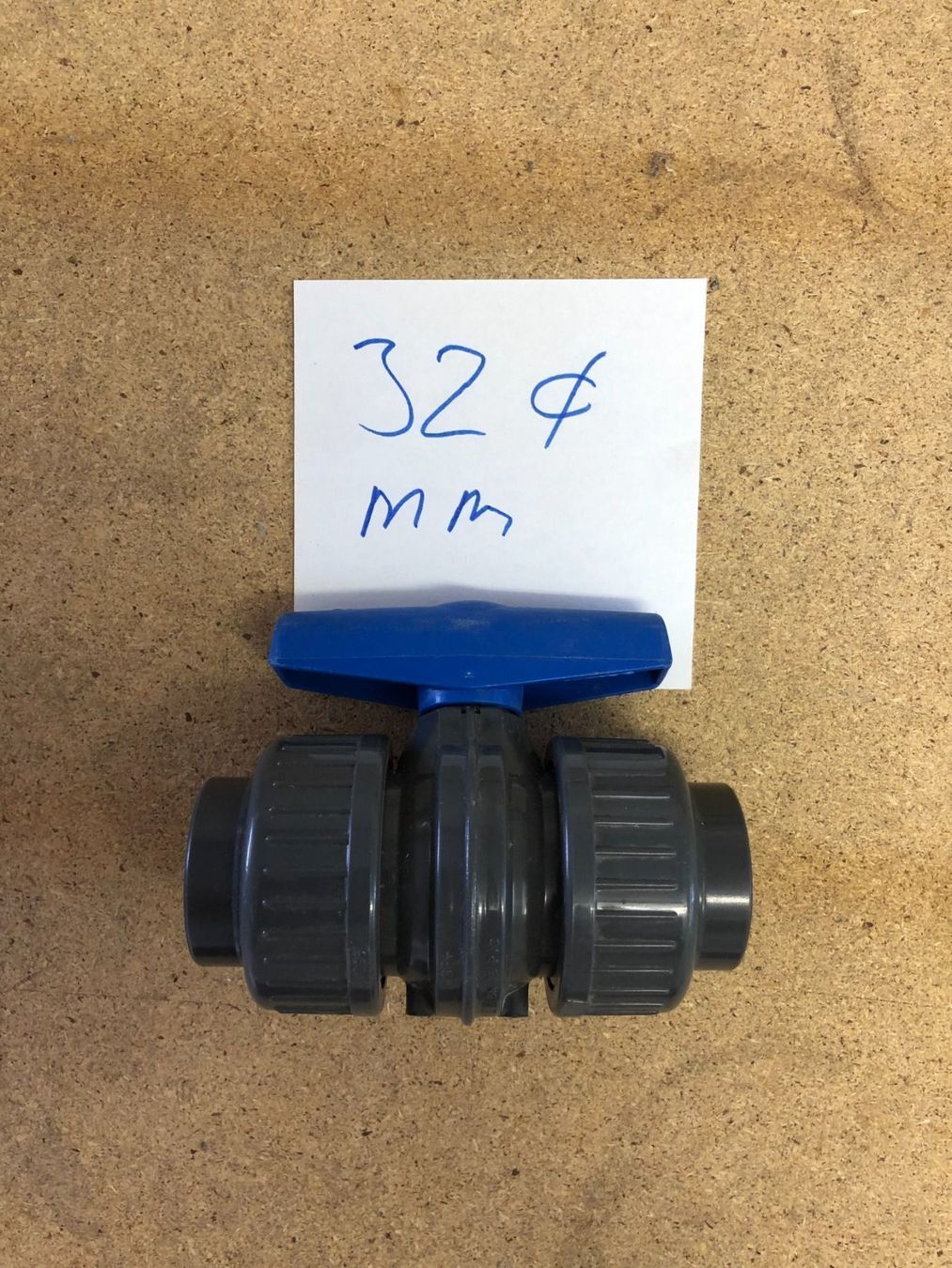 Armaturen: PVC Kugelhahn 32 mm neu – Neu (gemäss Beschreibung) aus Balzers von APE03