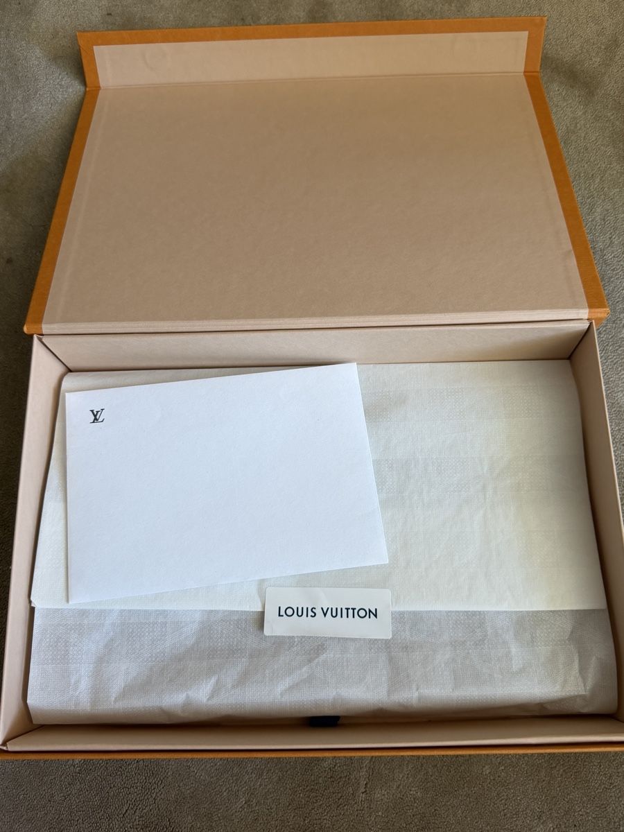 Louis Vuitton Custodie per cosmetici: Louis Vuitton Pochette Orange Monogram Transparent – Nuovo e nell'imballaggio originale da Gals venduto da sop_s7mz 2