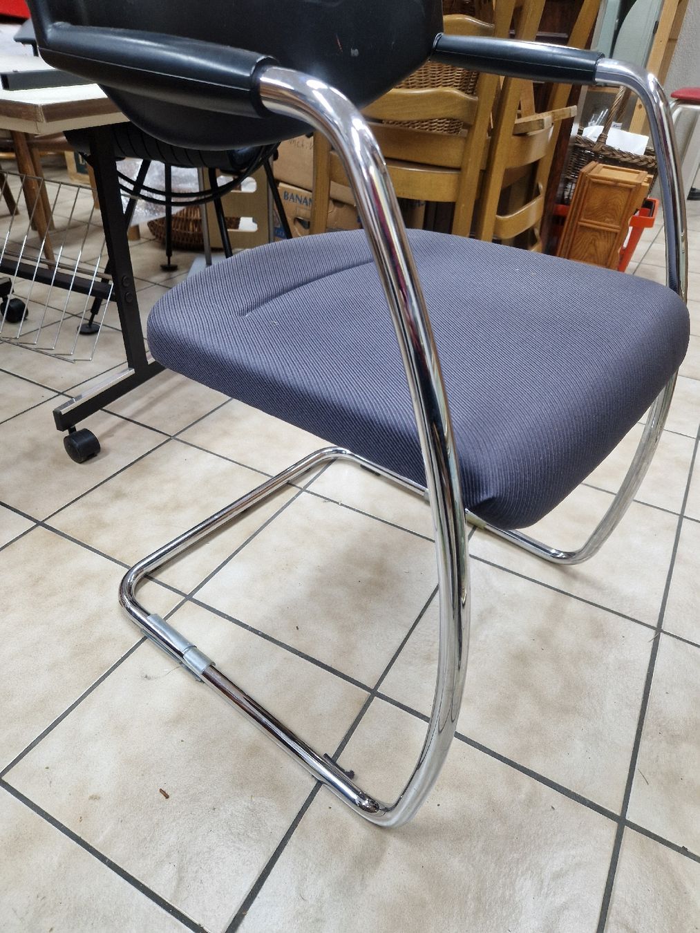 Giroflex Poltrone: Freischwinger, Giroflex Stuhl, Top Zustand, Freischwinger – Usato da Mörigen venduto da Clio111 1