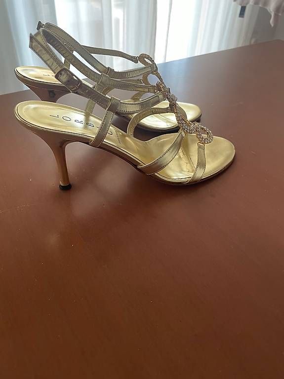 Damenschuhe: Sandalen Gr. 37 goldfarben – Gebraucht aus Rossrüti von fil_9v9s 1