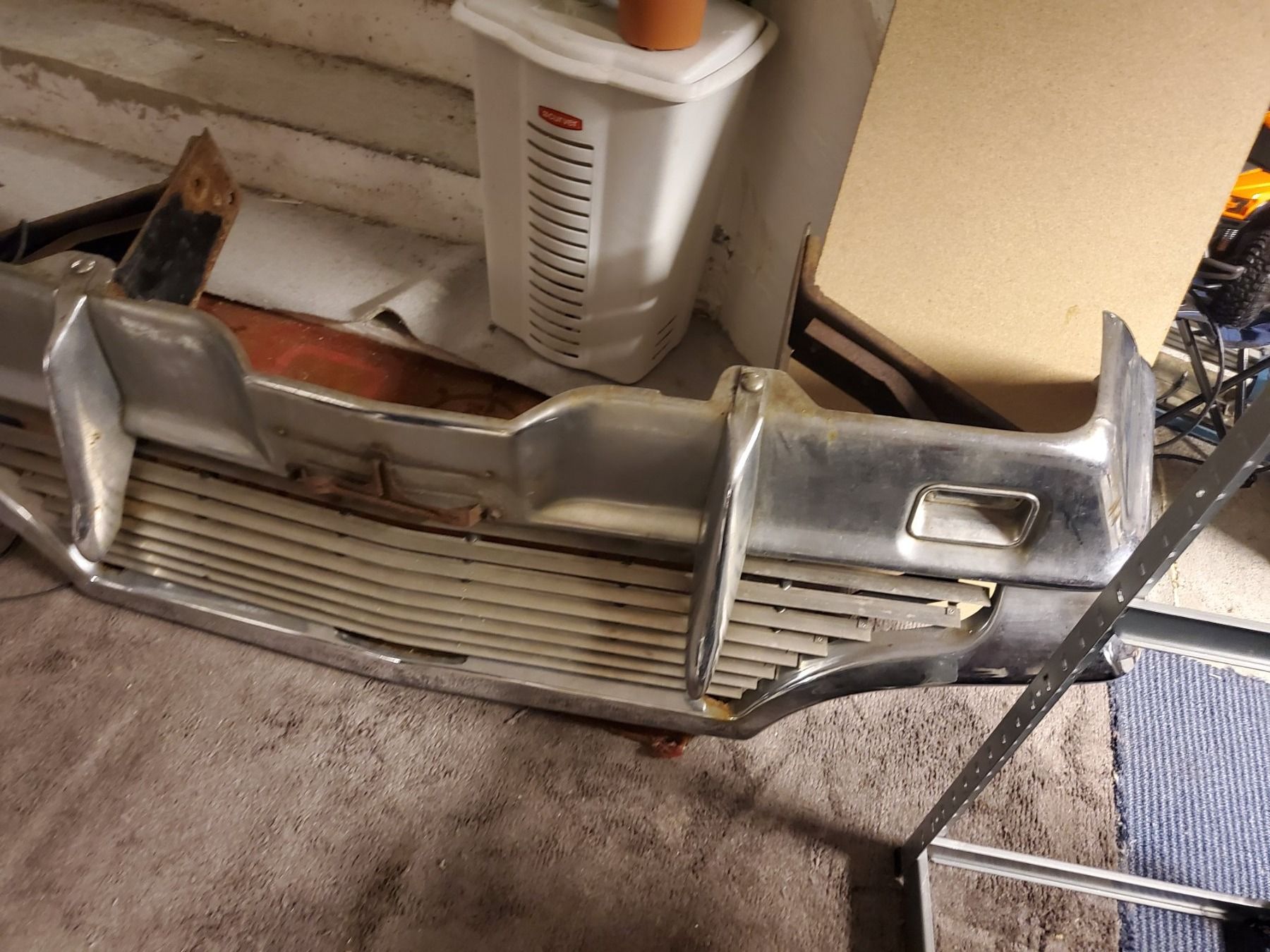 Ford Tutti pezzi di ricambio auto: Stosstange Oldtimer Ford Thunderbird 1964 original – Usato da Balsthal venduto da redcarpet 1