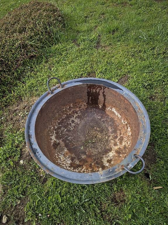 Blumentöpfe: Chaudron - pot fleur  – Gebraucht aus La Chaux-de-Fonds von vorlure