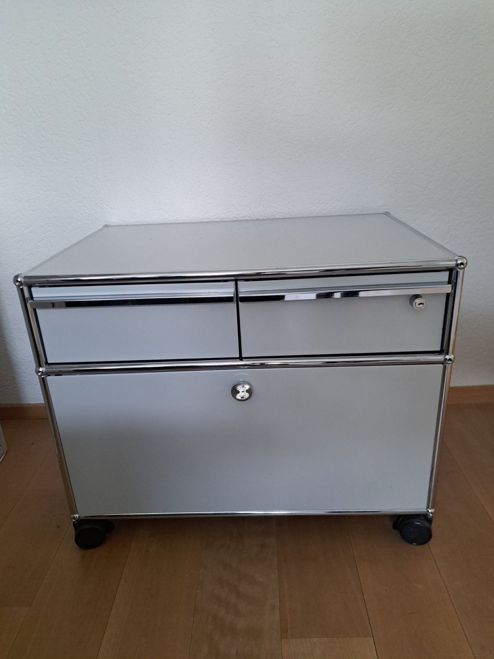 USM Banconi: Original USM Haller Rollcontainer 75 cm top Zustand – Usato da Uhwiesen venduto da Marthalen02