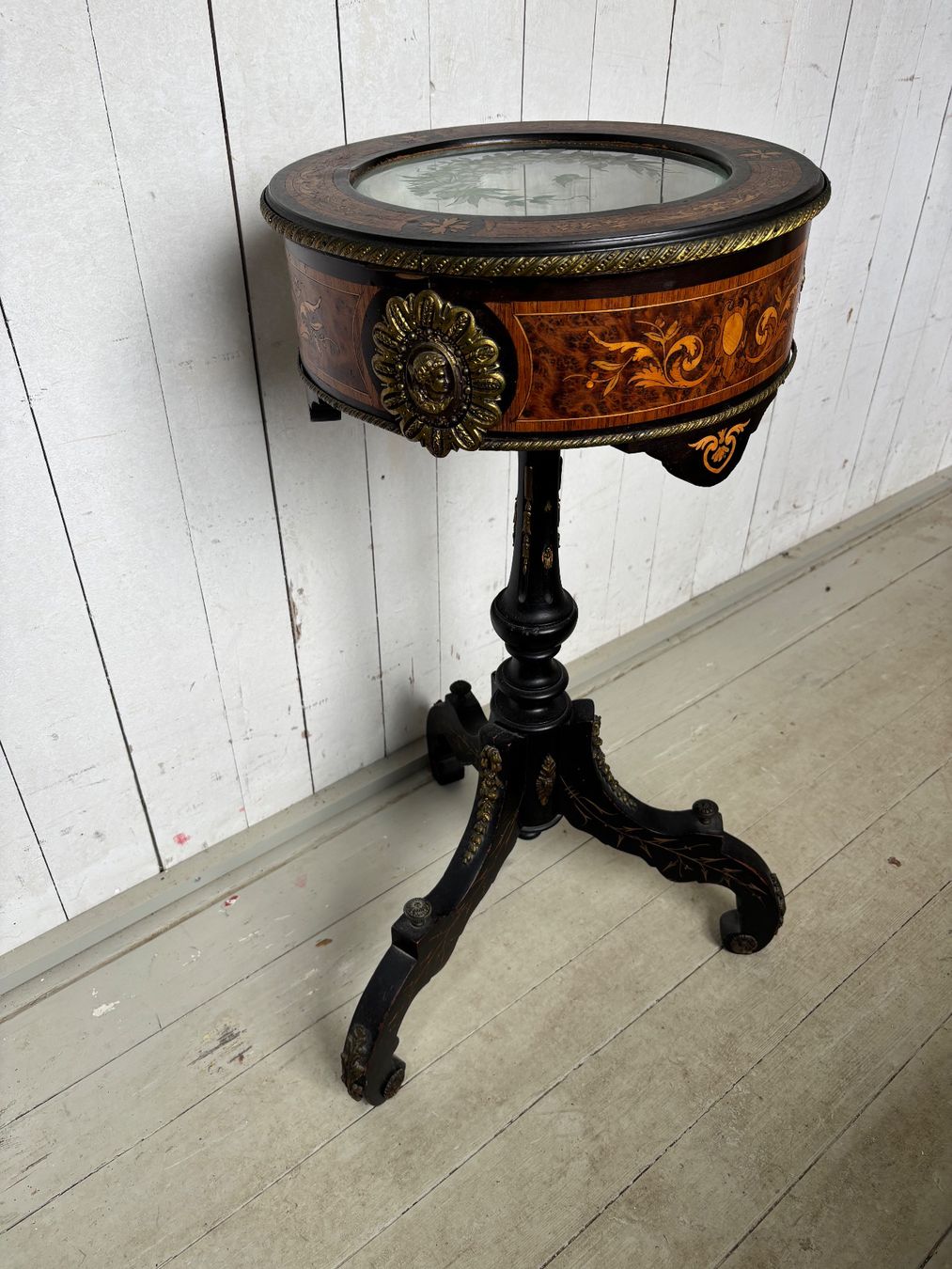 Vetrine: Bijouterie Tischvitrine Stil Louis XVI antik – Usato da Hinwil venduto da DaniBachman