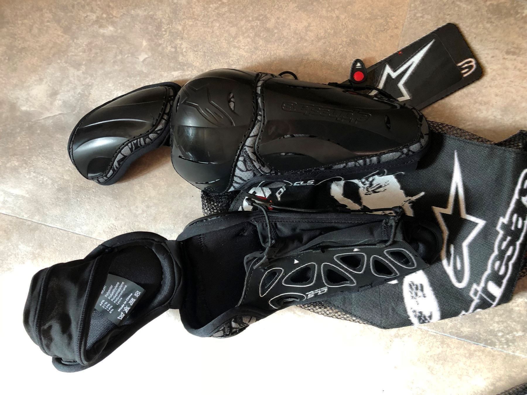 Alpinestars Schutz & Schoner: Alpinestars Ellbogen Protektoren Gr. S – Neu und originalverpackt aus Bättwil von paul74 1