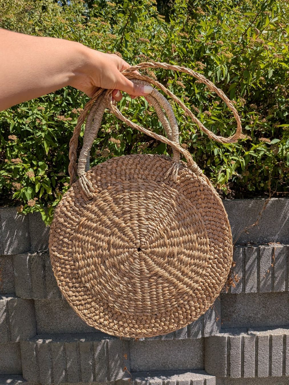 Taschen für Damen: Round Straw Bag With Braided Straps, Excellent Condition – Neu (gemäss Beschreibung) aus Herzogenbuchsee von sdu_sbb