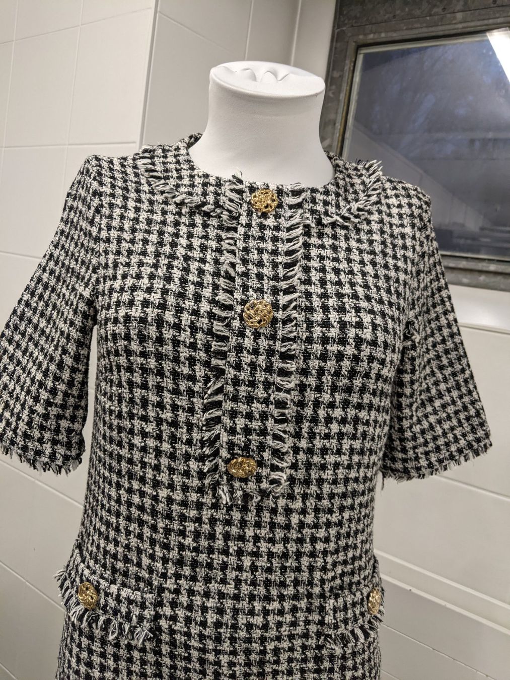 Hallhuber Vestiti: Tweed Damenkleid GR 34 – Usato da Langnau am Albis venduto da Judithsebi 1