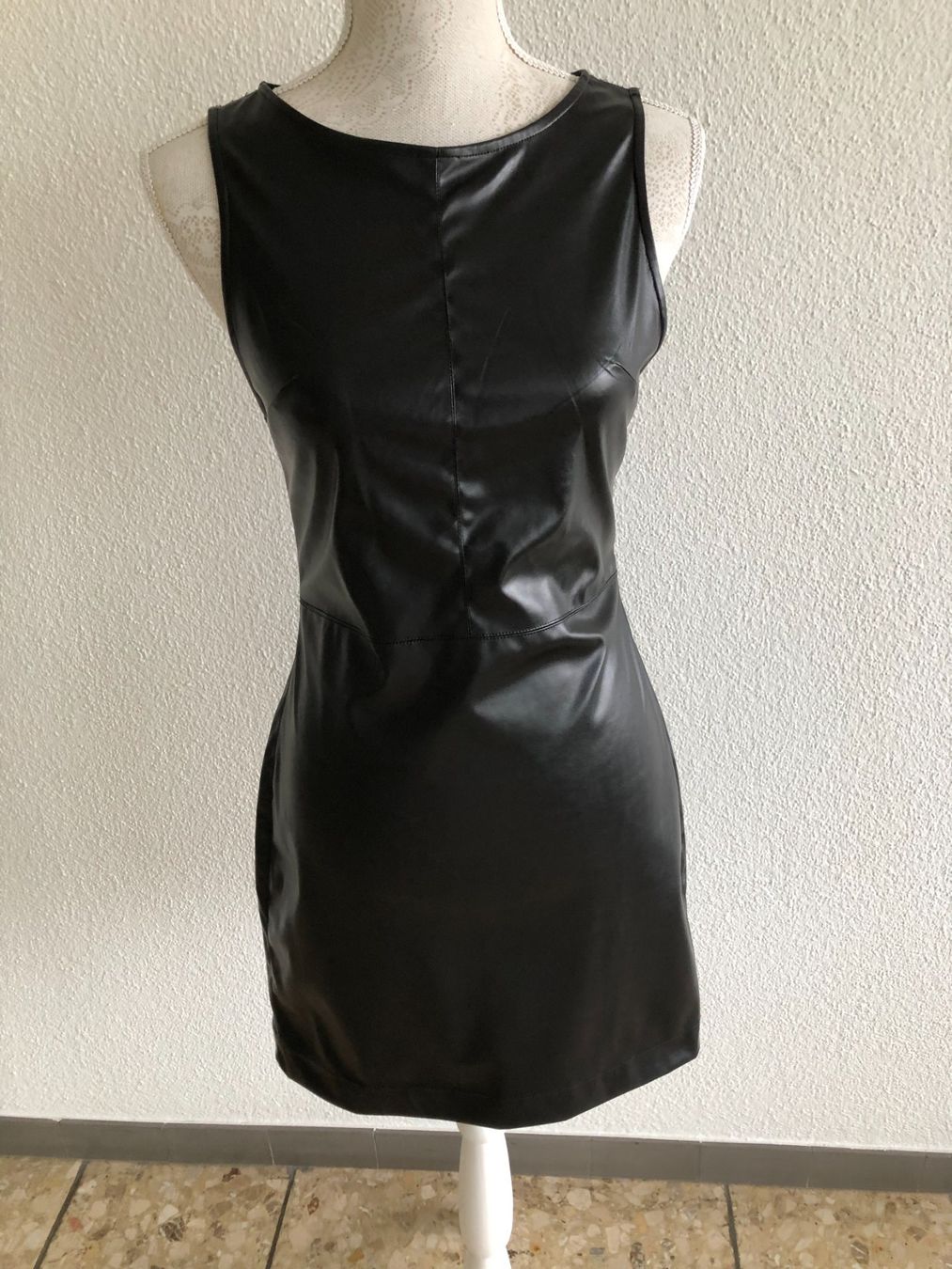 Vestiti: Kleid aus Kunstleder Grösse S – Usato da Oberkulm venduto da Seaside2018 1