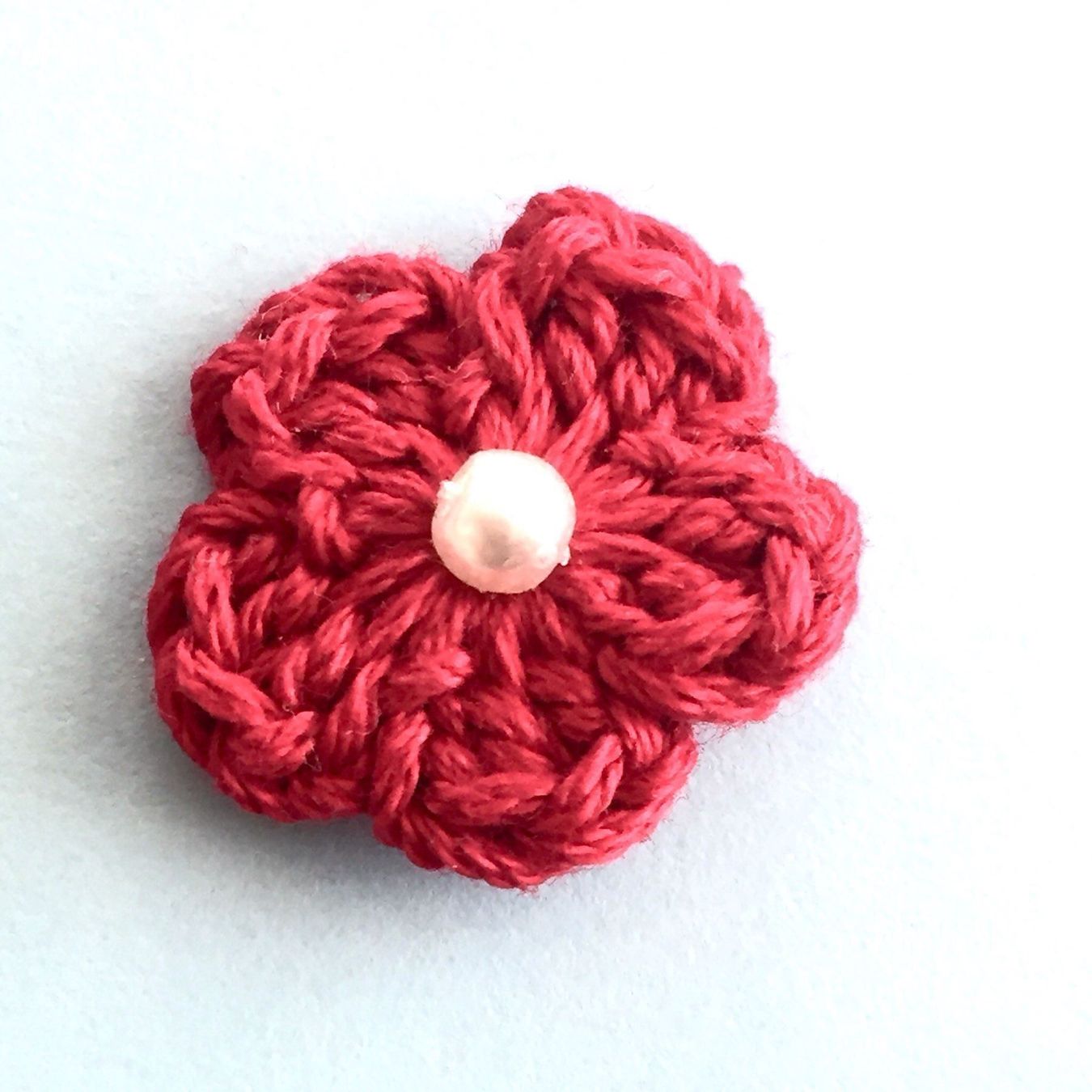 Toppe: 5x Blumen rot mit Perlen gehäkelt 28 mm – Nuovo e nell'imballaggio originale da Emmenbrücke venduto da swissmade-miracles 1