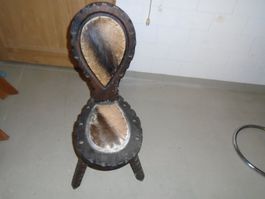 Dreibeiniger Stuhl