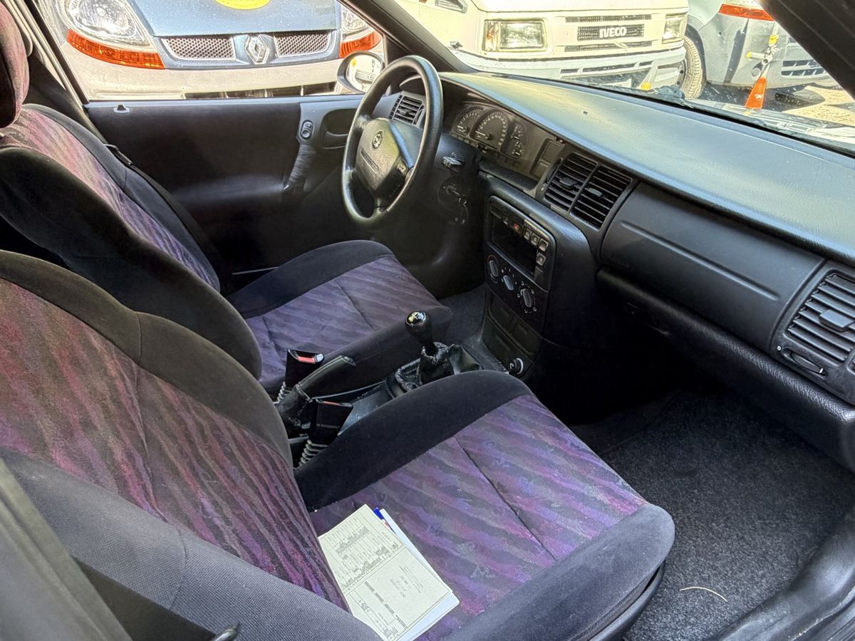 Opel Automobili: Opel Vectra 2.0 manuelle, essence – Usato da Veyrier venduto da Chessmann_Douane1255 3