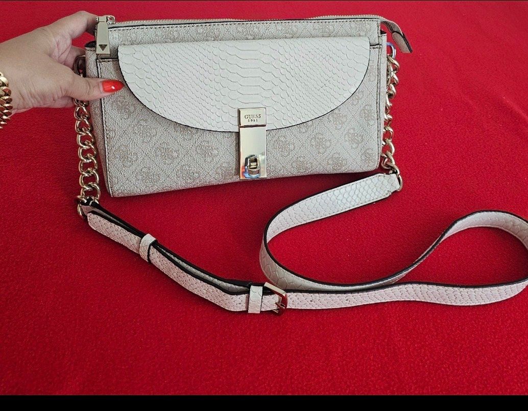 Guess Taschen für Damen: ***GUESS ***Umhängetasche – Gebraucht aus Oberdorf BL von Luka02
