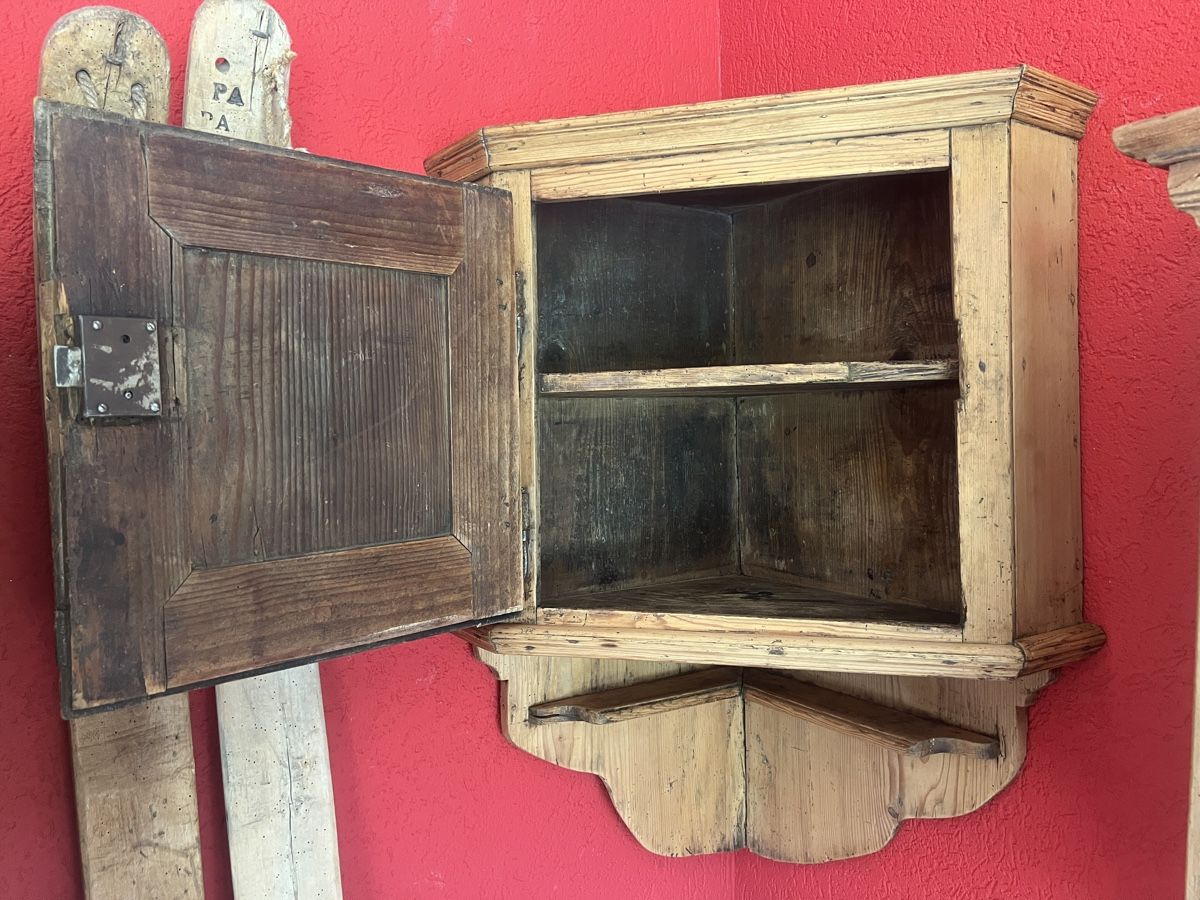 Armadi: Barockes Eck Gänterli – Usato da Gossau SG venduto da Keller-Antiques 1