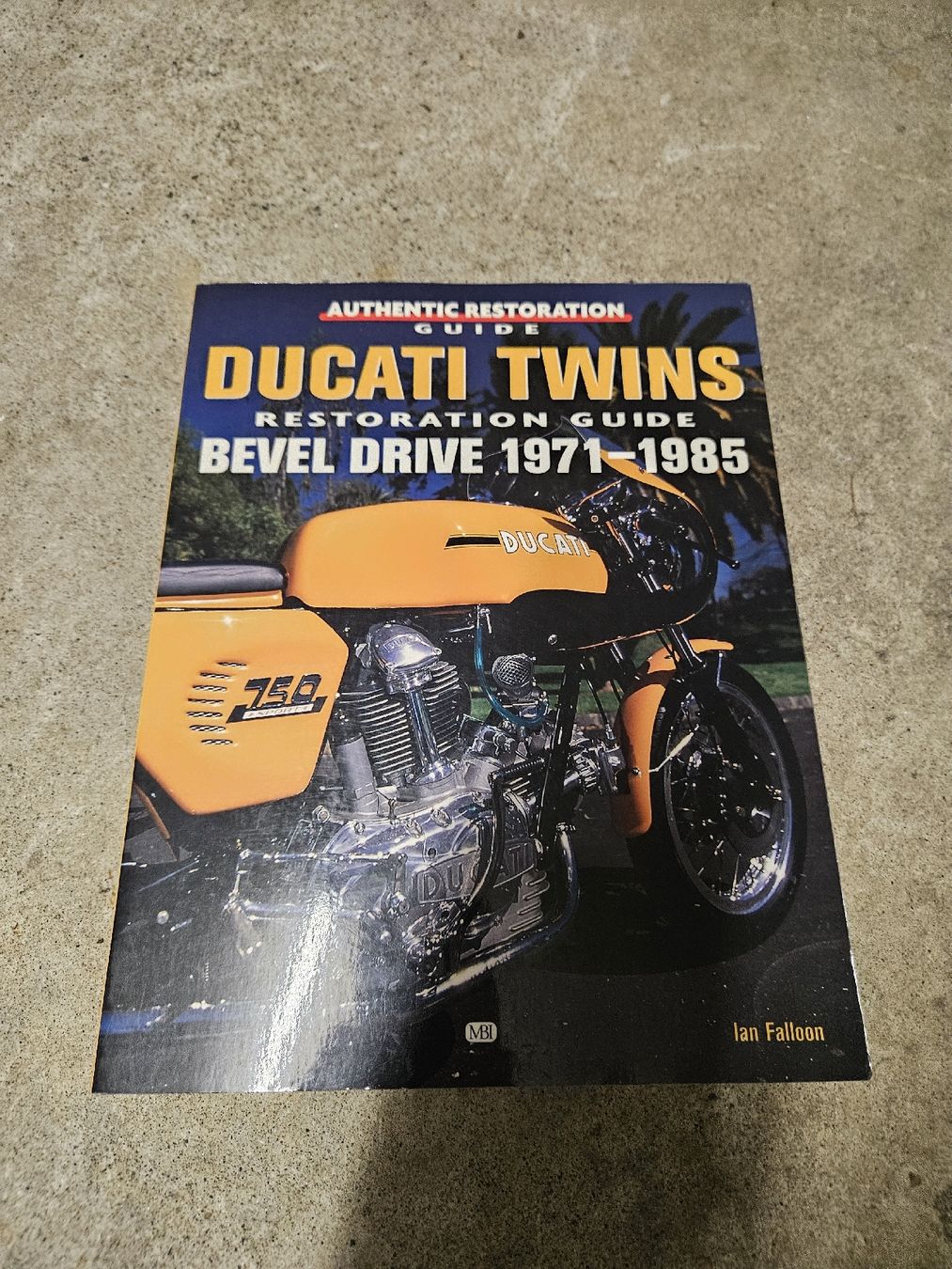 Livres: Ducati Twins Restorations Guide – D'occasion à Dielsdorf par toe51664