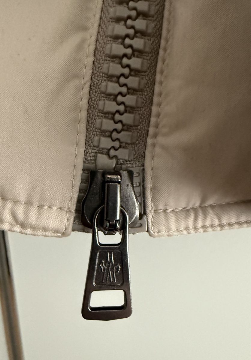 Moncler Giacche: Moncler Damenjacke – Nuovo (secondo la descrizione) da Chur venduto da nale07 7