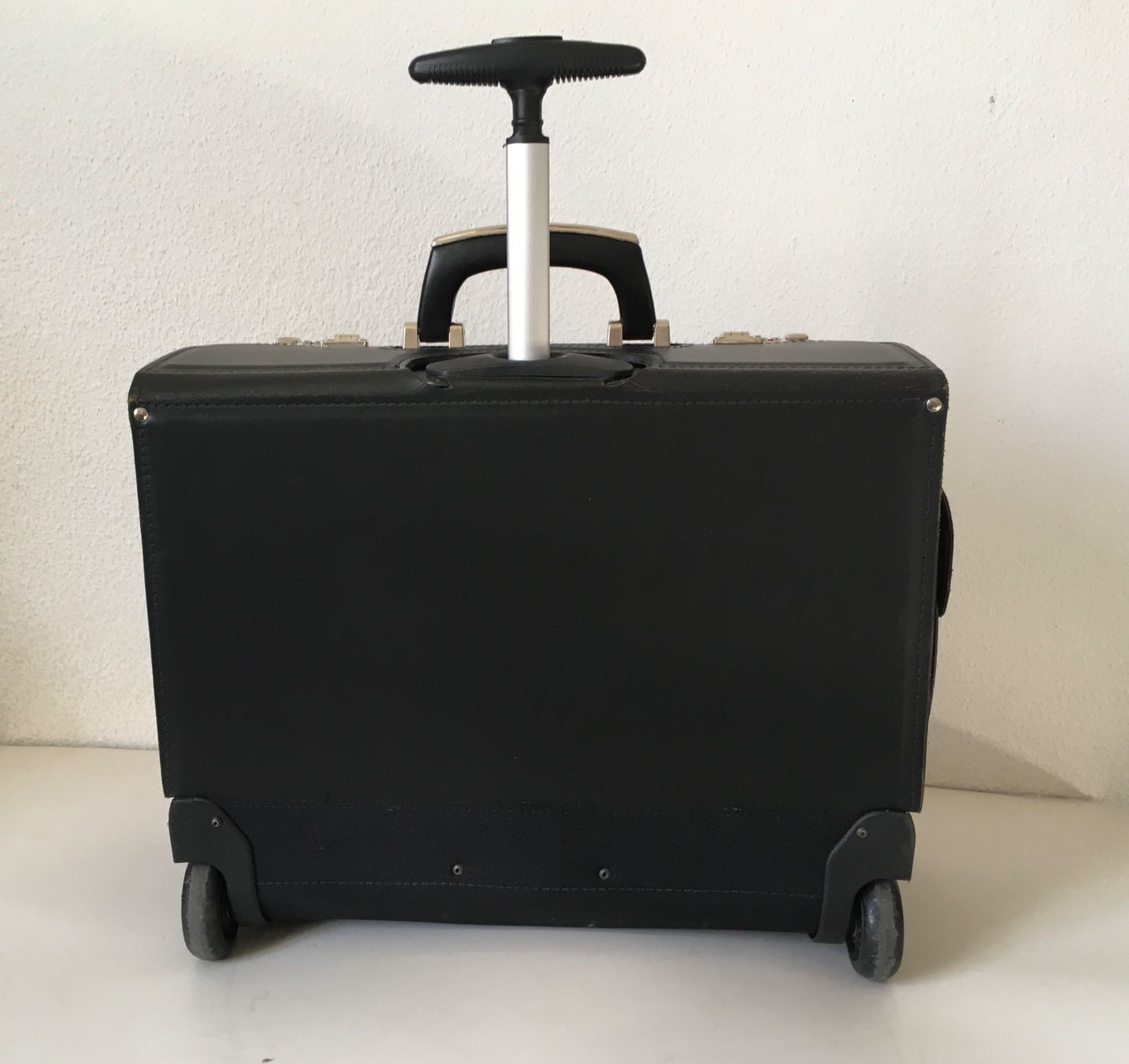 Valigie: Pilotenkoffer auf Rollen – Usato da Zürich venduto da inf_tfr9