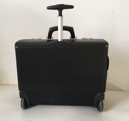 Pilotenkoffer auf Rollen