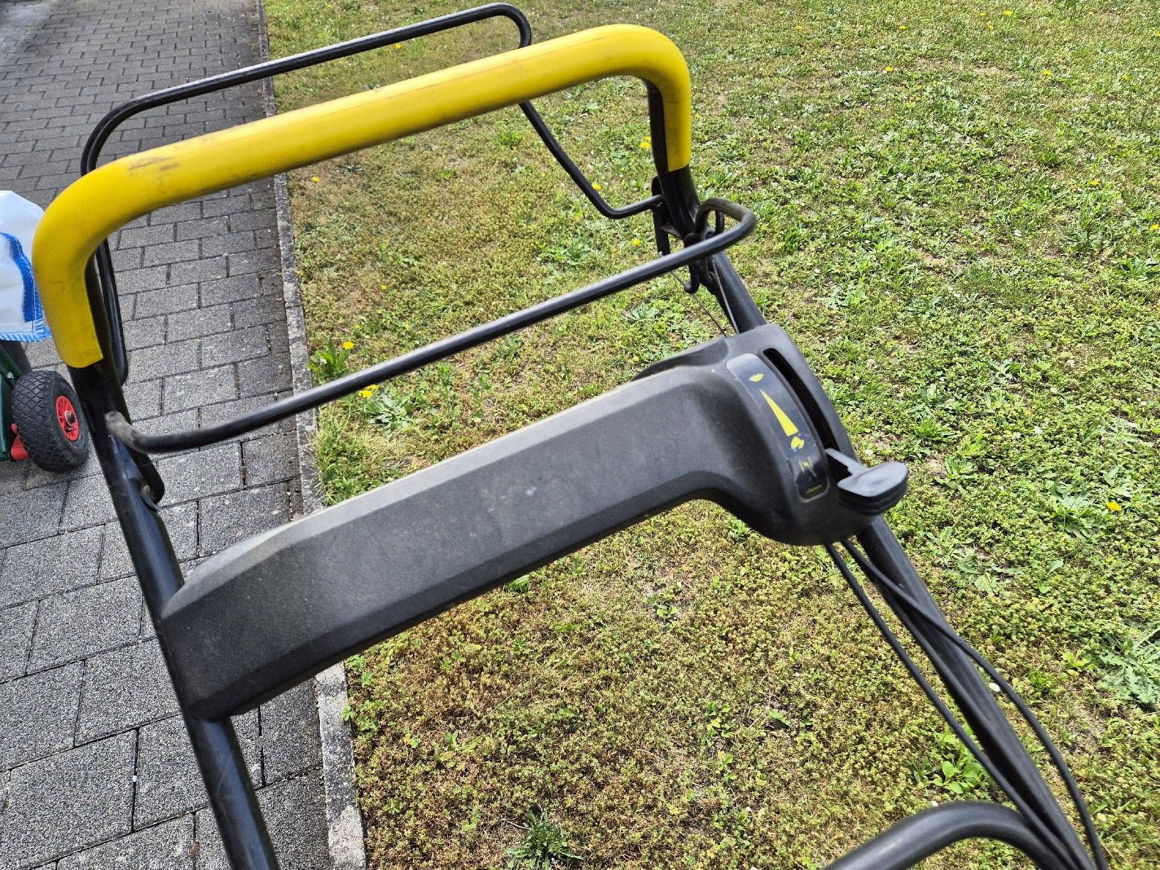 Tagliaerba: Benzin Rasenmäher  – Usato da Basel venduto da dhe_qbg8 5