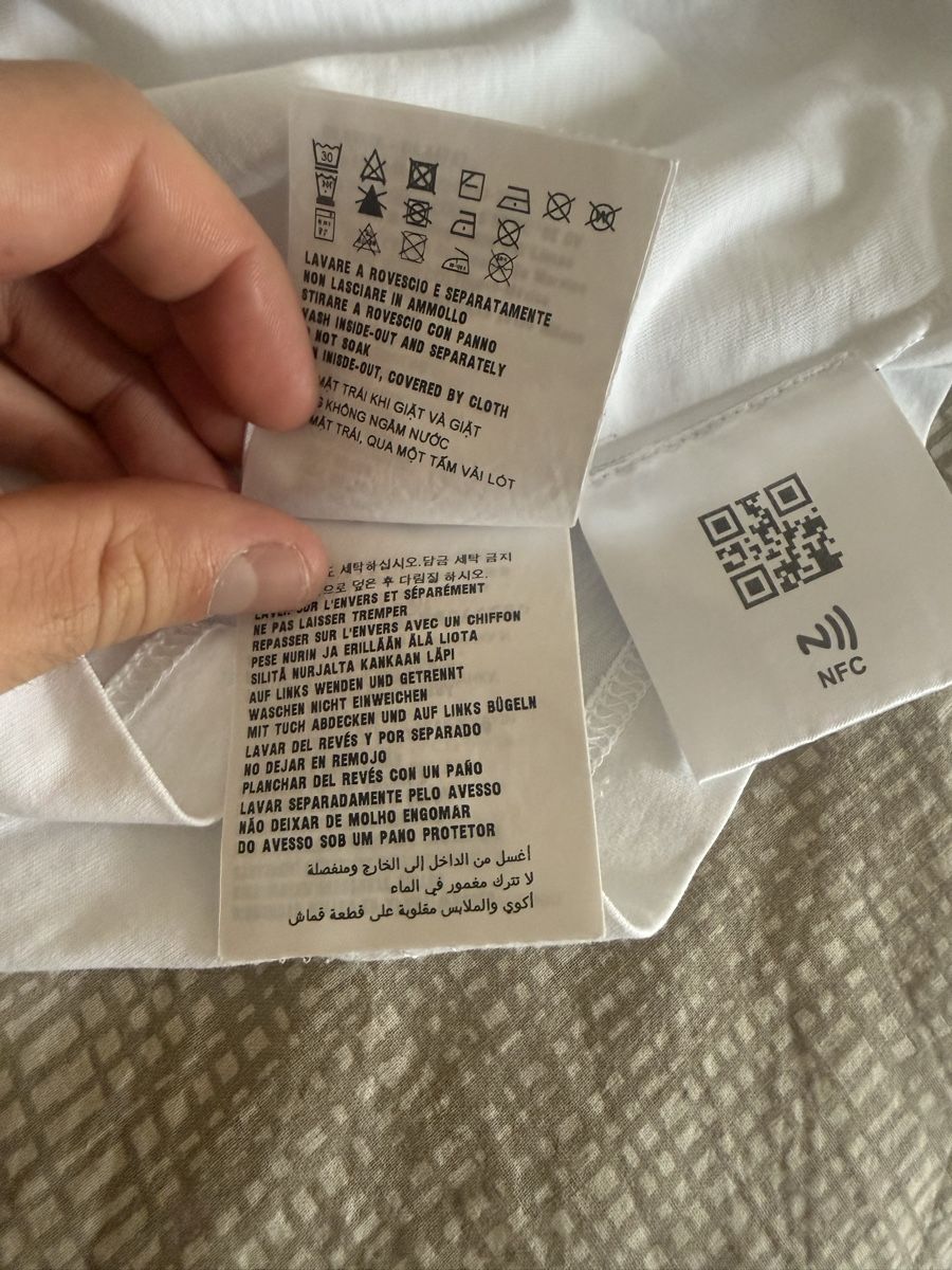 T-shirt: T shirt Prada – Nuovo (secondo la descrizione) da Genève venduto da tho_5cfx 8