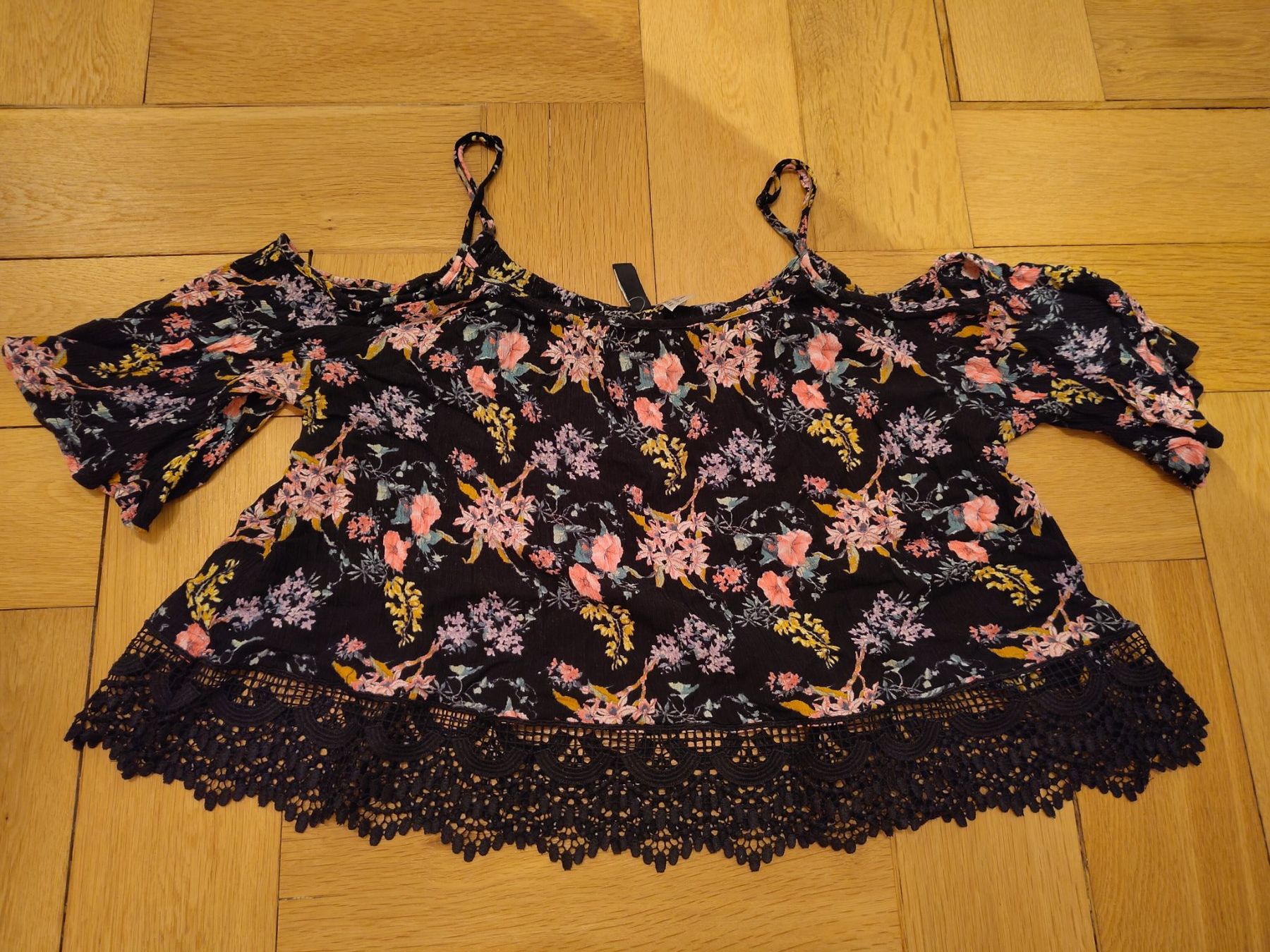 H&M T-shirt: T-Shirt – Usato da Bern venduto da Linii