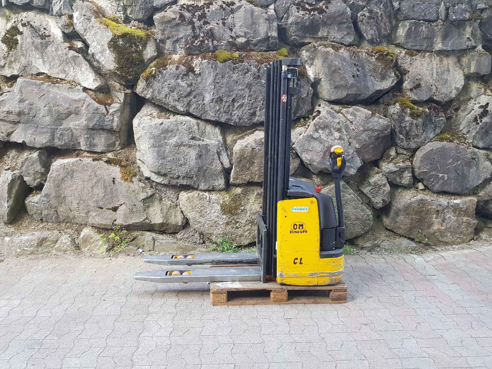 Carrelli elevatori e a forche: Stapler OM Ameise Deichselstapler Hochhubwagen – Difettoso da Brunnadern venduto da p..... 1