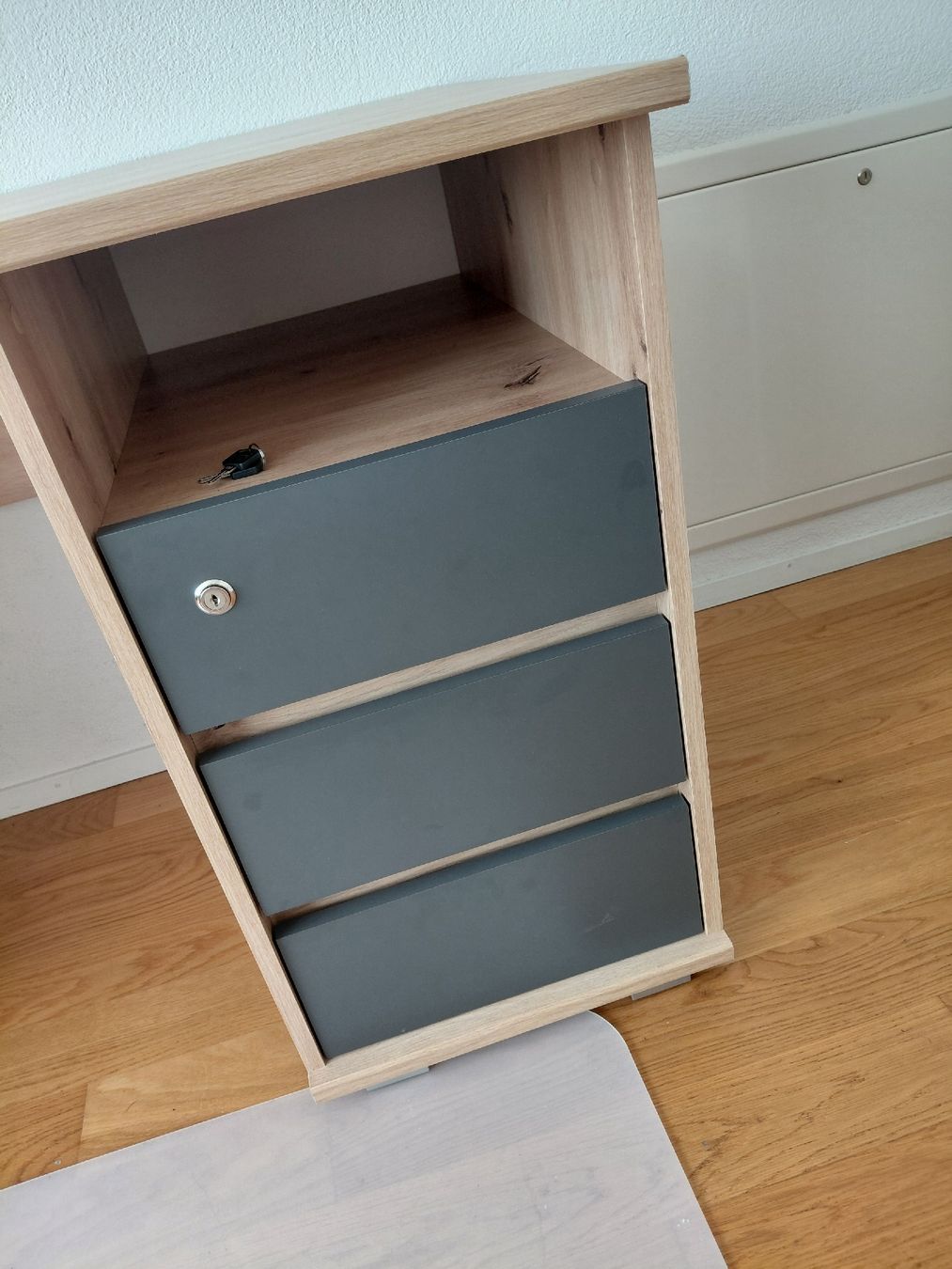 Scrivanie: Schreibtisch mit Schubladen und Schrank Dekor Eiche – Usato da Schötz venduto da chr_khn7 3