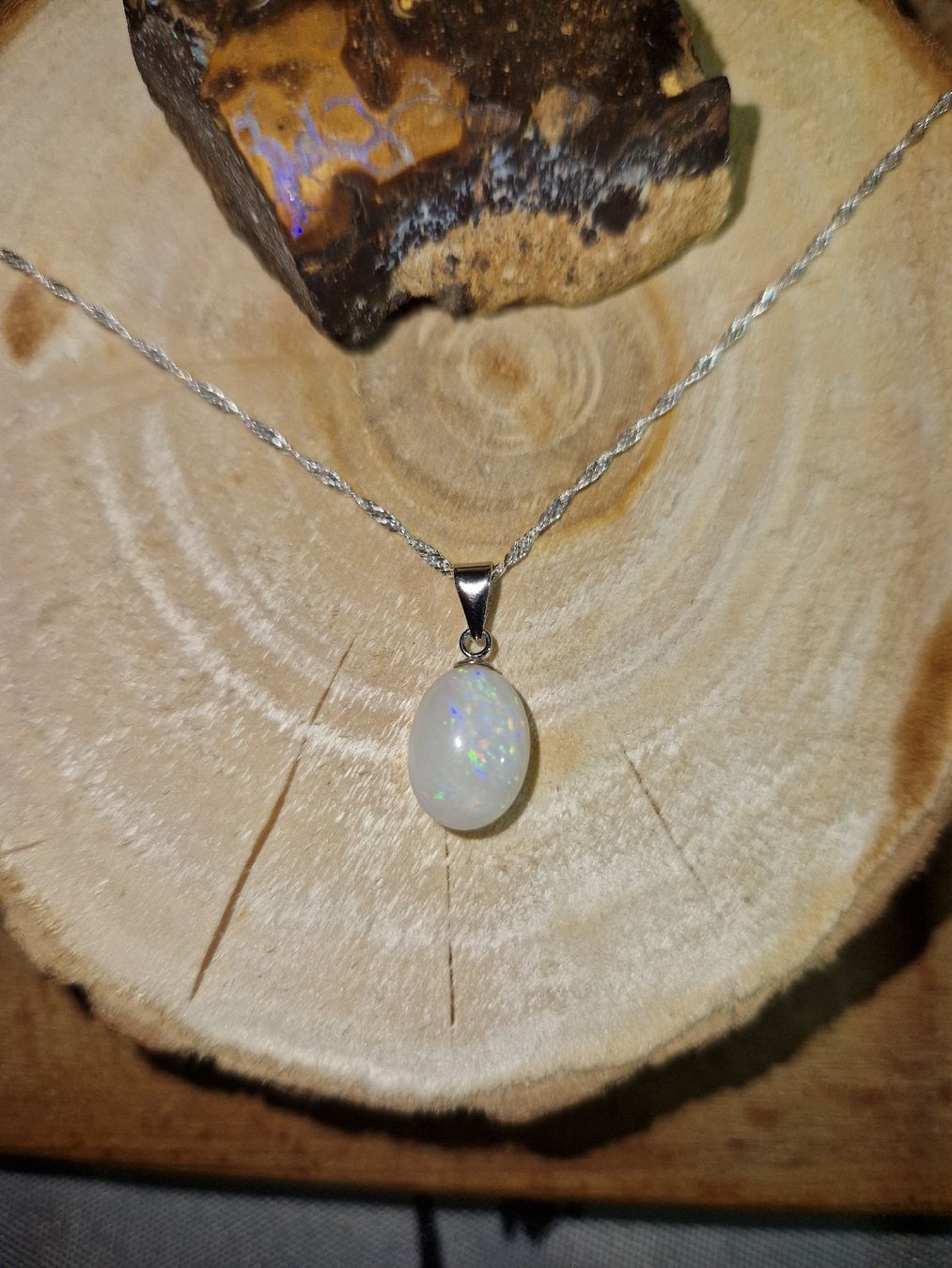 Catenine: collier argent avec opale blanche australienne – Nuovo (secondo la descrizione) da fribourg venduto da hakoh 1