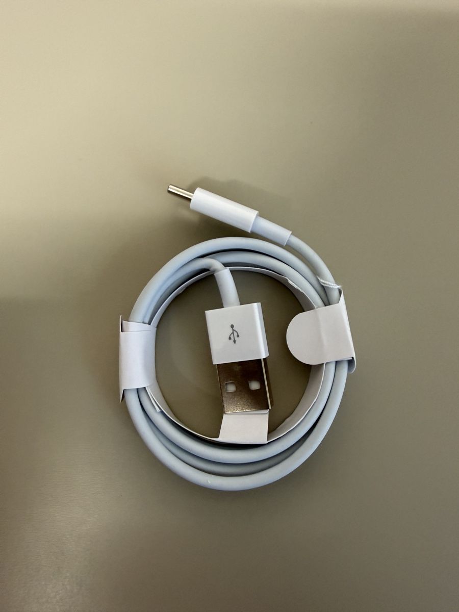 Câbles: Type-C zu USB Kabel Weiss Neu – Neuf avec emballage d'origine à Flawil par copacabana_7 2