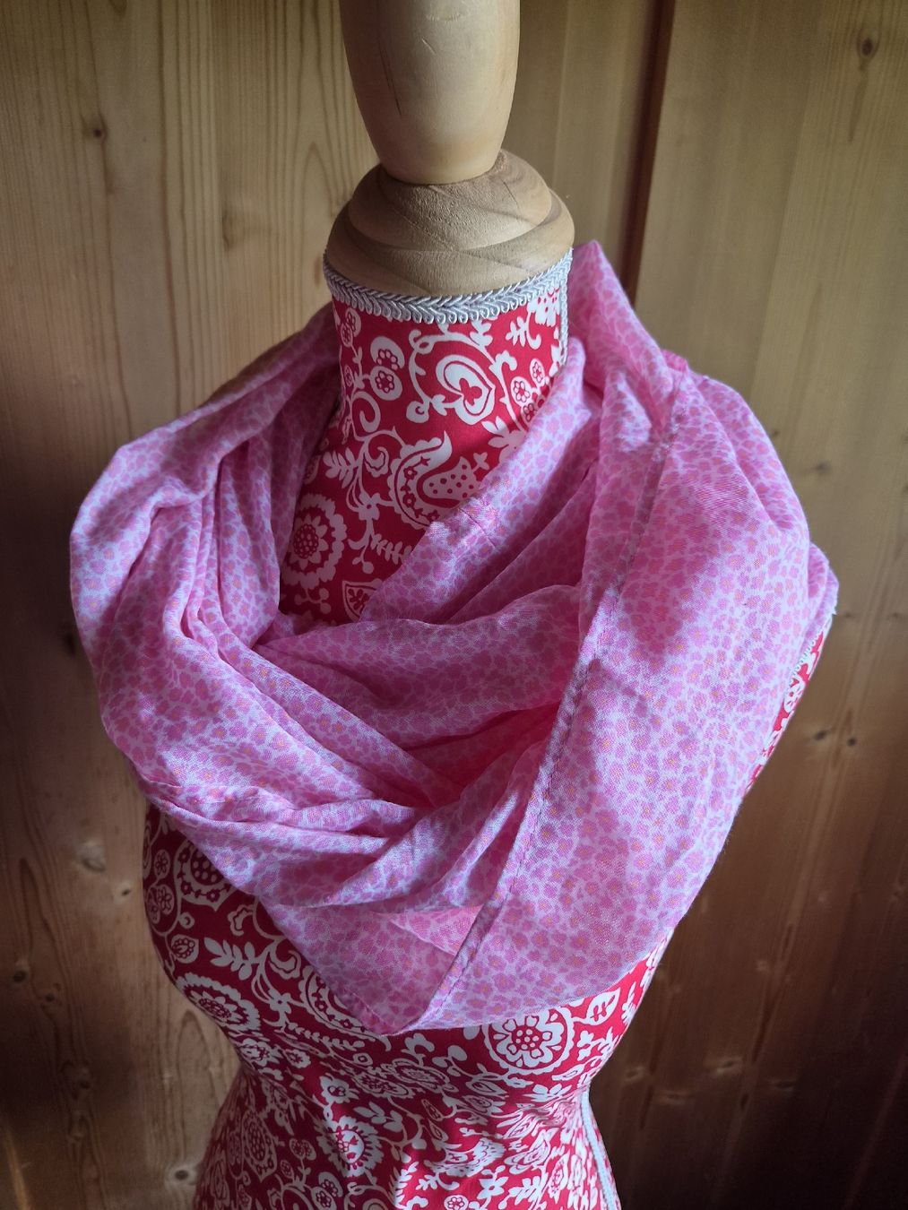 Esprit Foulard & Sciarpe: Esprit Loop pink rosa geblümtes Muster guter Zustand – Usato da Wattwil venduto da tannenmeise73
