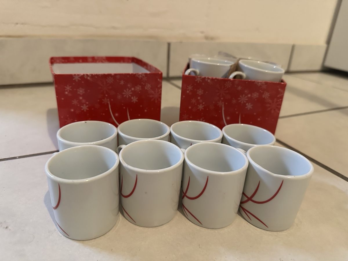 Tazze: 16er Set Espressotassen mit rotem Muster – Usato da Goldau venduto da Henggi88