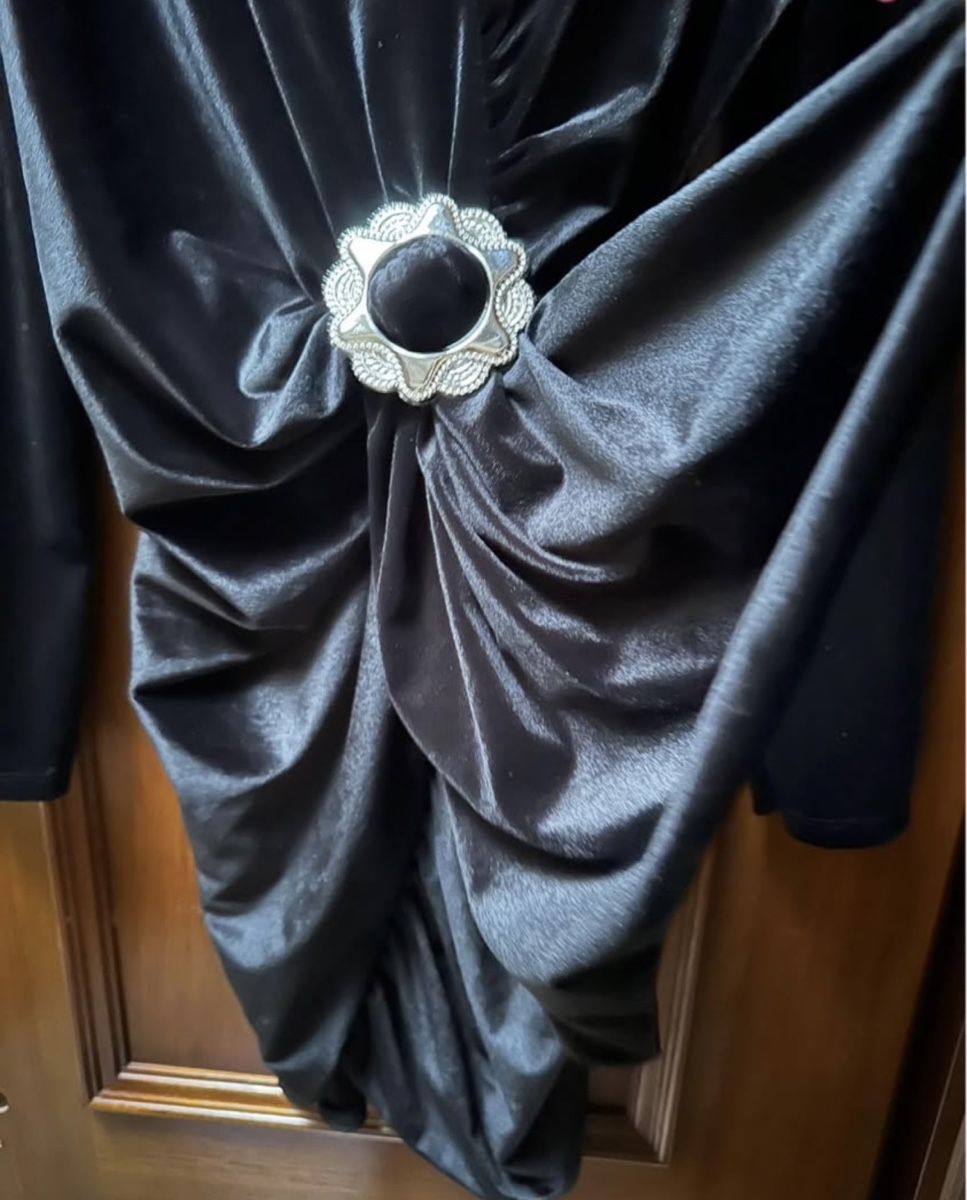 Kleider: Elegantes Samtkleid mit Gürtel Gr. M, Schwarz, Festlich – Neu (gemäss Beschreibung) aus Menziken von cla_8qfq 2