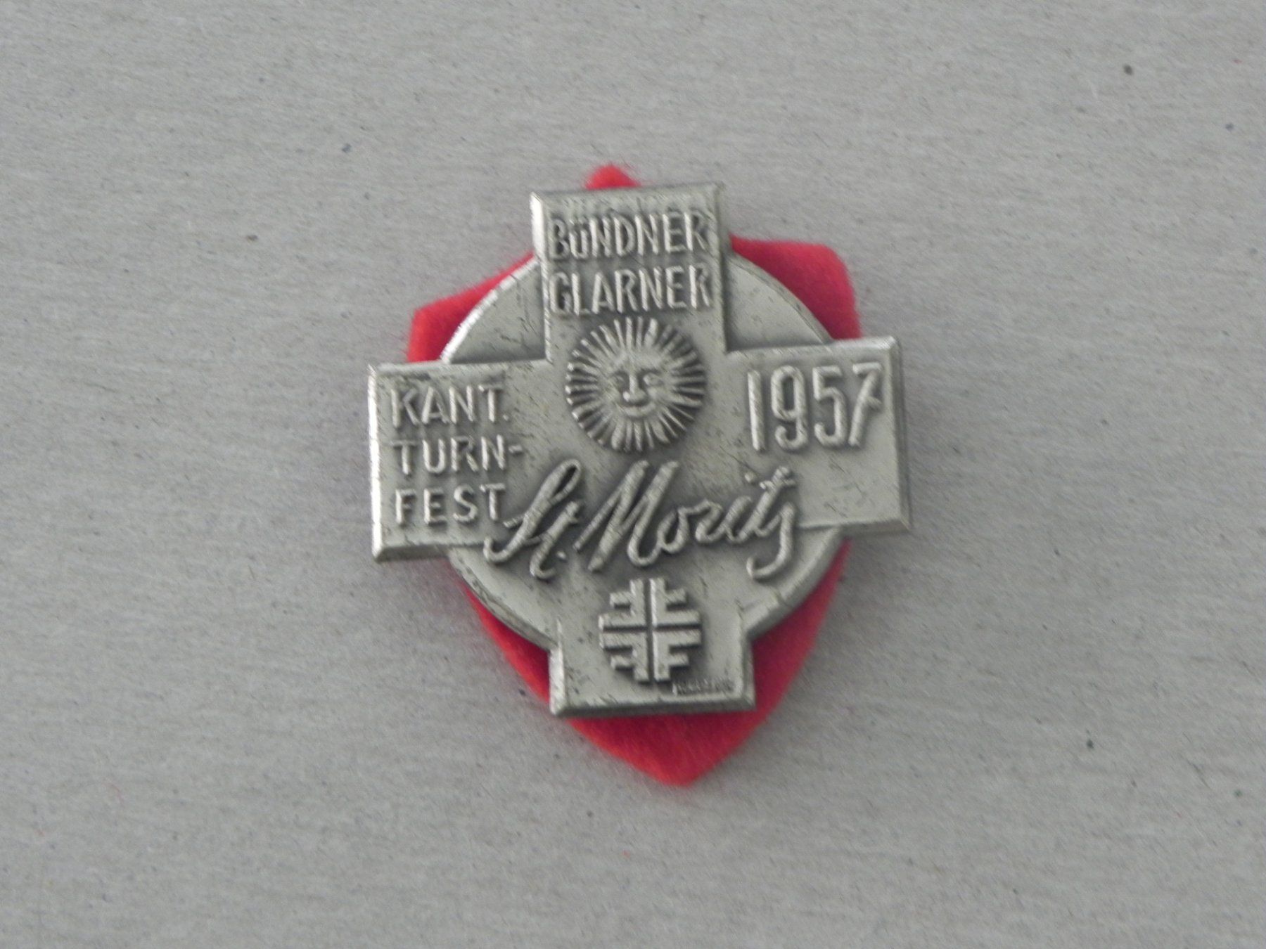 Plaquettes & Badges: Abzeichen Brosche Medaille St.Moritz Graubünden GR 1957 – D'occasion à Siebnen par krimsie