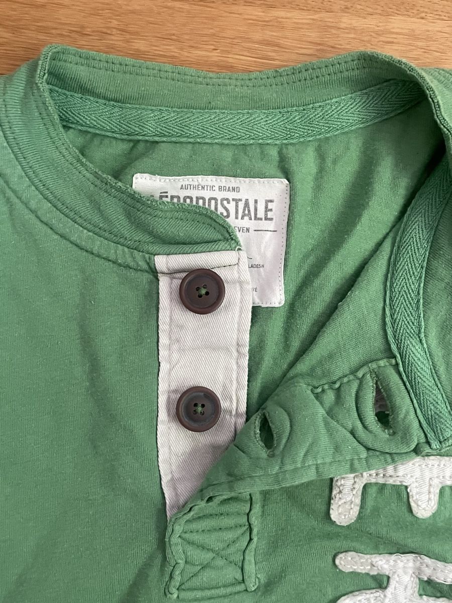 Chemises, T-shirts & Polos: AÉROPOSTALE LANGARMSHIRT – D'occasion à Himmelried par Lucas1212 2