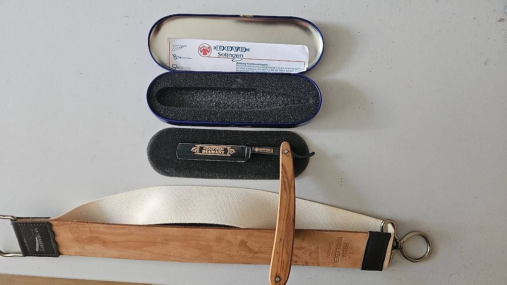 Solingen Coltelli: Solingen Rasiermesser Set – Usato da Rüschegg Gambach venduto da Wattify 1