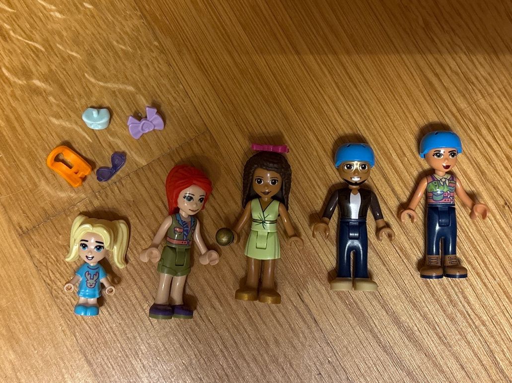 Lego Statuette: 5 Lego Friends Figuren – Usato da Waltenschwil venduto da fro_qb57