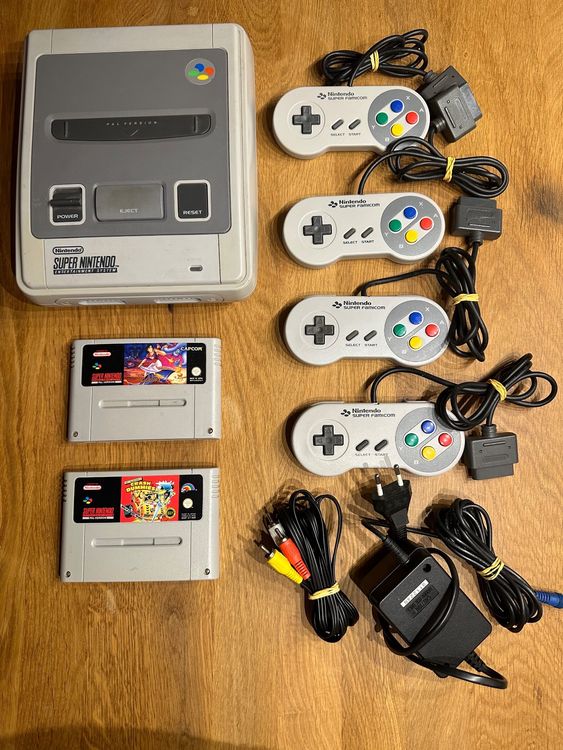 SNES + 4 Controller 2 Spiele Nintendo Retro Original (Gebraucht) in St ...