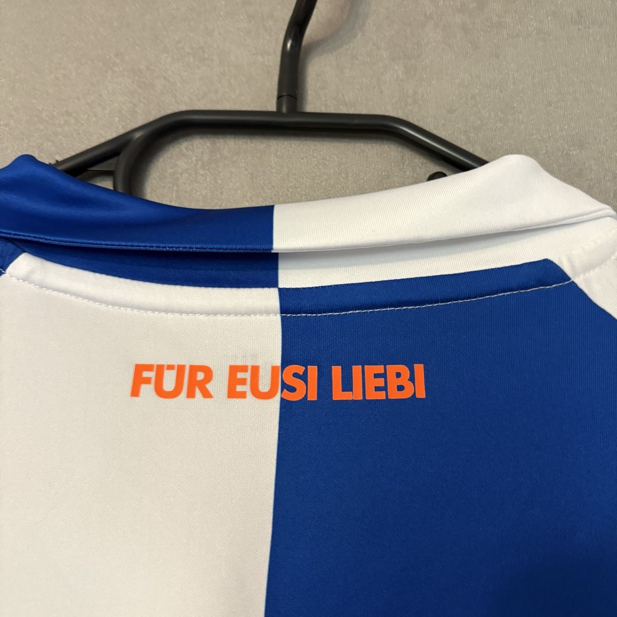 Adidas Canottiere & Pantaloni: Grasshoppers GCZ Trikot Capelli  – Nuovo (secondo la descrizione) da Winterthur venduto da LaBodega 5