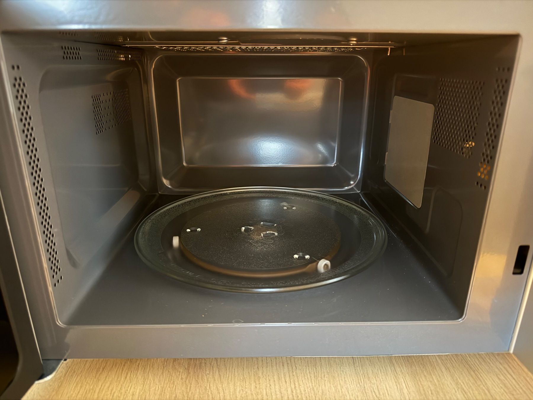 Primotecq Backöfen: Four à micro-ondes Fust Primotecq MW 6823 Combi – Neu und originalverpackt aus Veyrier von ren_5ctl 8