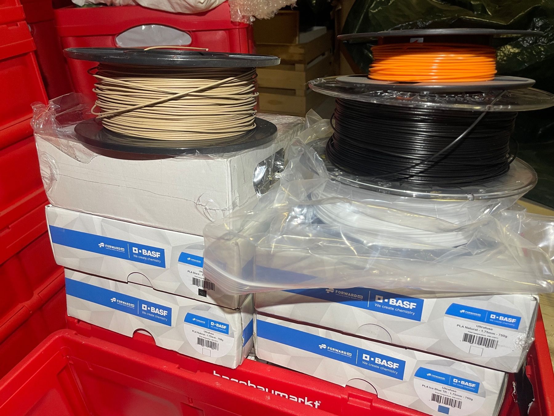 Creality Stampanti 3D: 3D Drucker (Creality) mit Auto-leveling & 10 Rollen Filament – Usato da Dietikon venduto da mar_9qqw 1