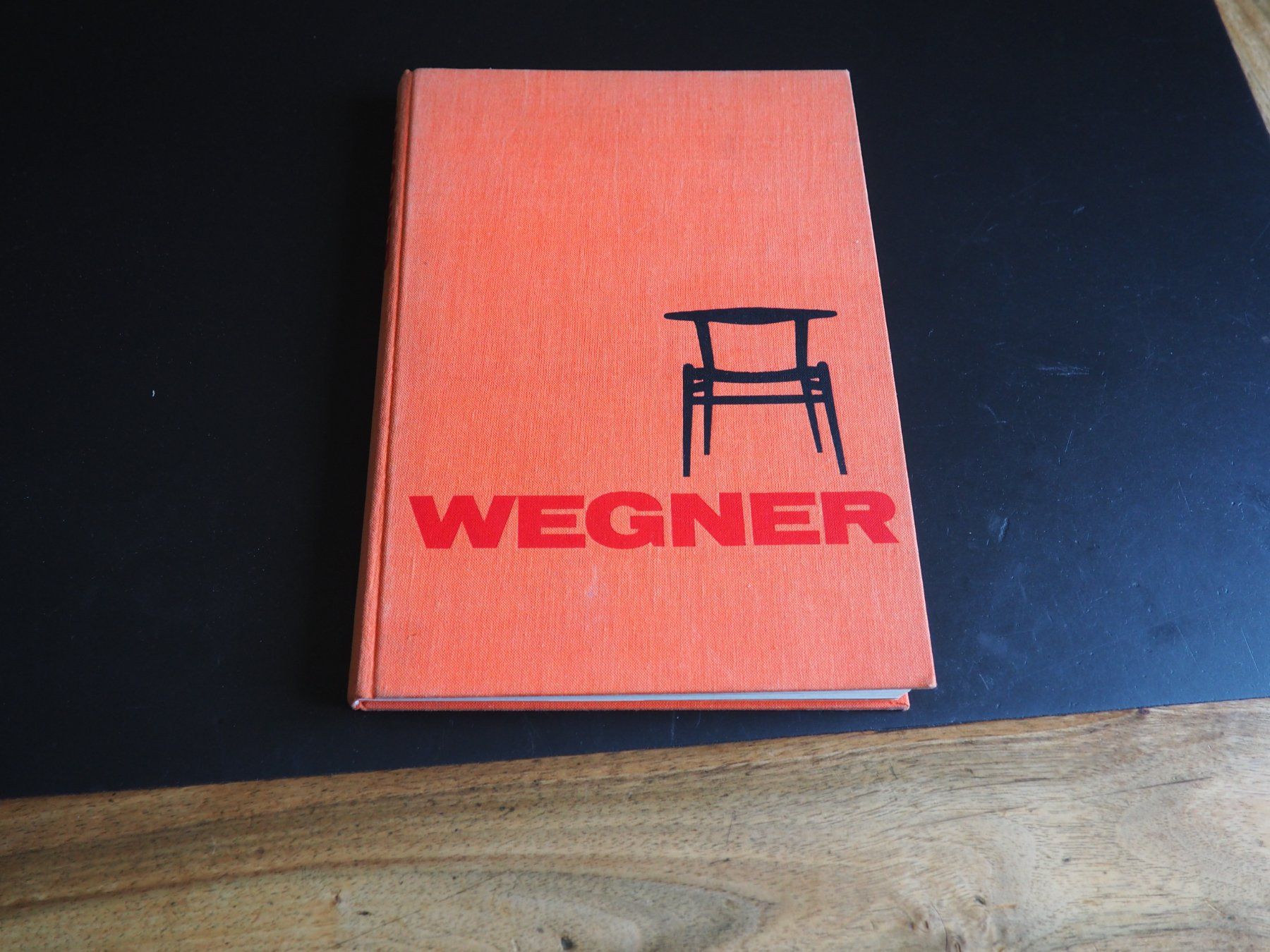 Libri: Wegner, Buch über den dänischen Möbelkünstler – Usato da Schänis venduto da Wewu