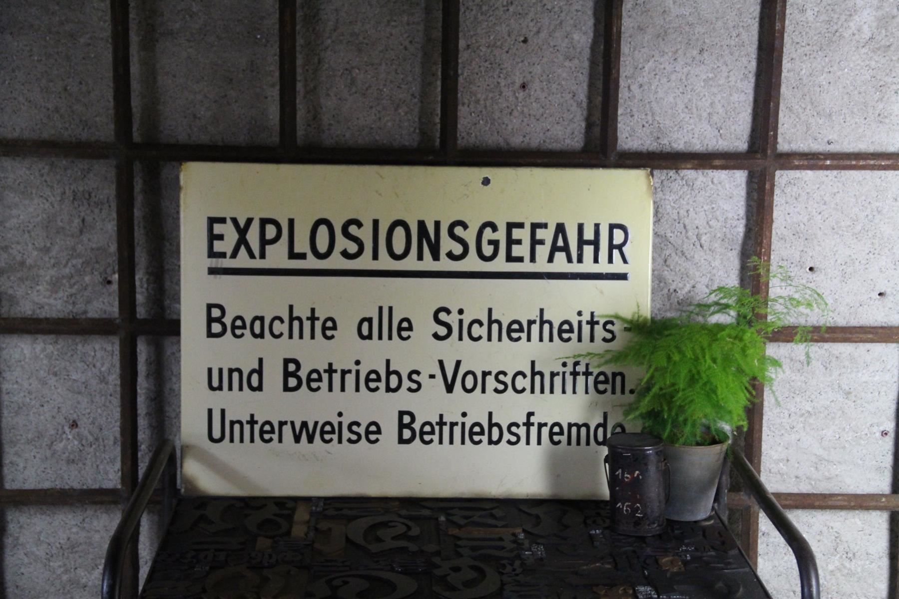 Insegne: Emailschild "Explosionsgefahr" 70x50 cm – Usato da Birrwil venduto da brandschatz_birrwil 3