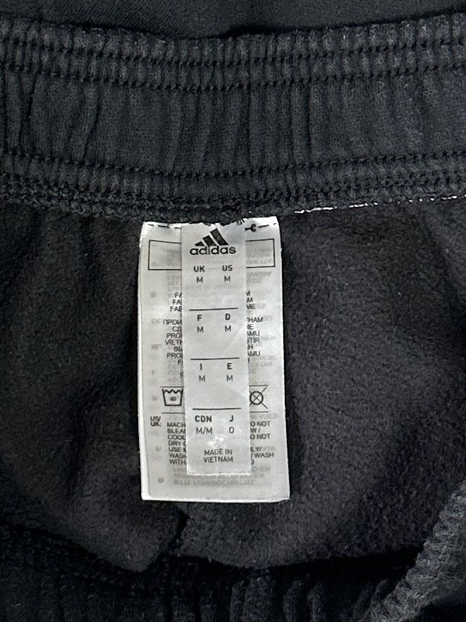 Adidas Pantalons: Adidas Short G M – D'occasion à Maienfeld par tobeyl2020 3