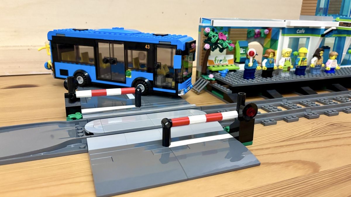 Lego Giocattoli: Lego City 60335 Bahnhof – Usato da Ganterschwil venduto da Swisscamelot 4