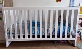 Babybett + Lattenrost + Matratze + 3xSpannbezüge + Bettdecke